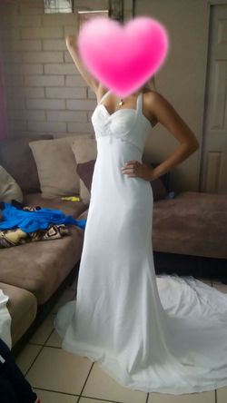 Brand NEW WEDDING dress size 6