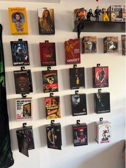 Mixed boxed figures