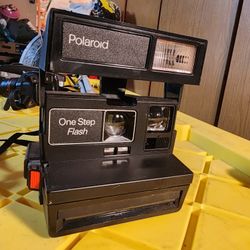 Polaroid One Step Flash 600 Instant Camera