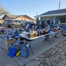 Yard sale today 13 march and tomorrow 453 N  Hunt dr en Mesa