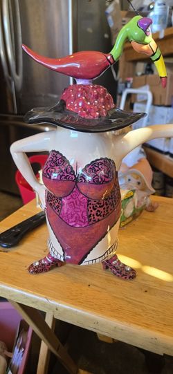 Vintage early 2000s whimsical Ceramic Swak Flossie Bird On large brimmed hat with sweet Gertie in an apron Tea pot. Artist Lynda Corneille.