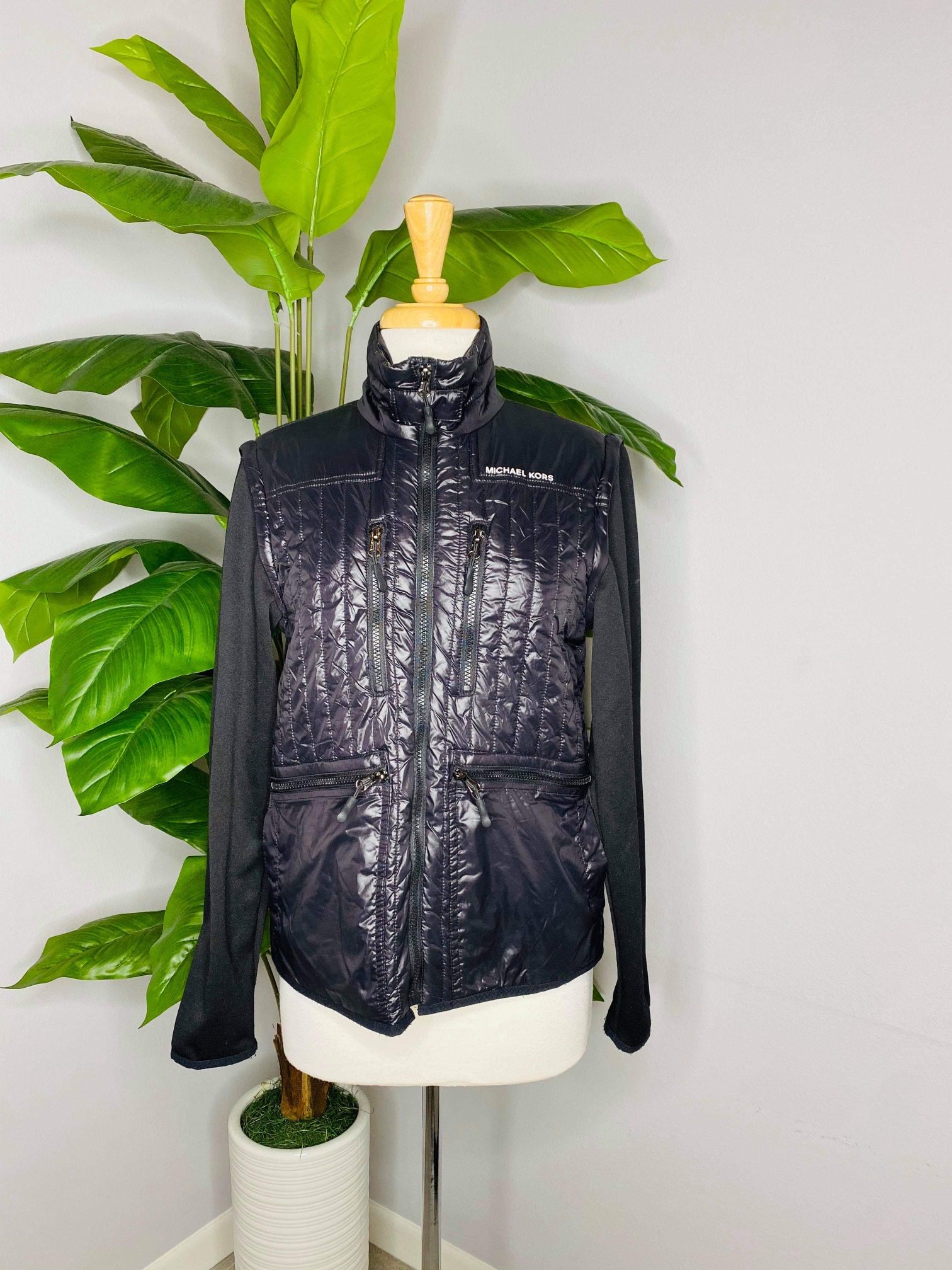 Michael Kors puffer jacket Can be transformed into vest the sleeves have zipper! Great condition Color: black Sz. Small Measurements: Shoulder: 1