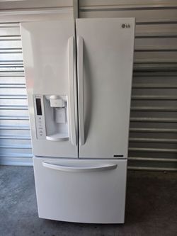 NICE LG REFRIGERATOR