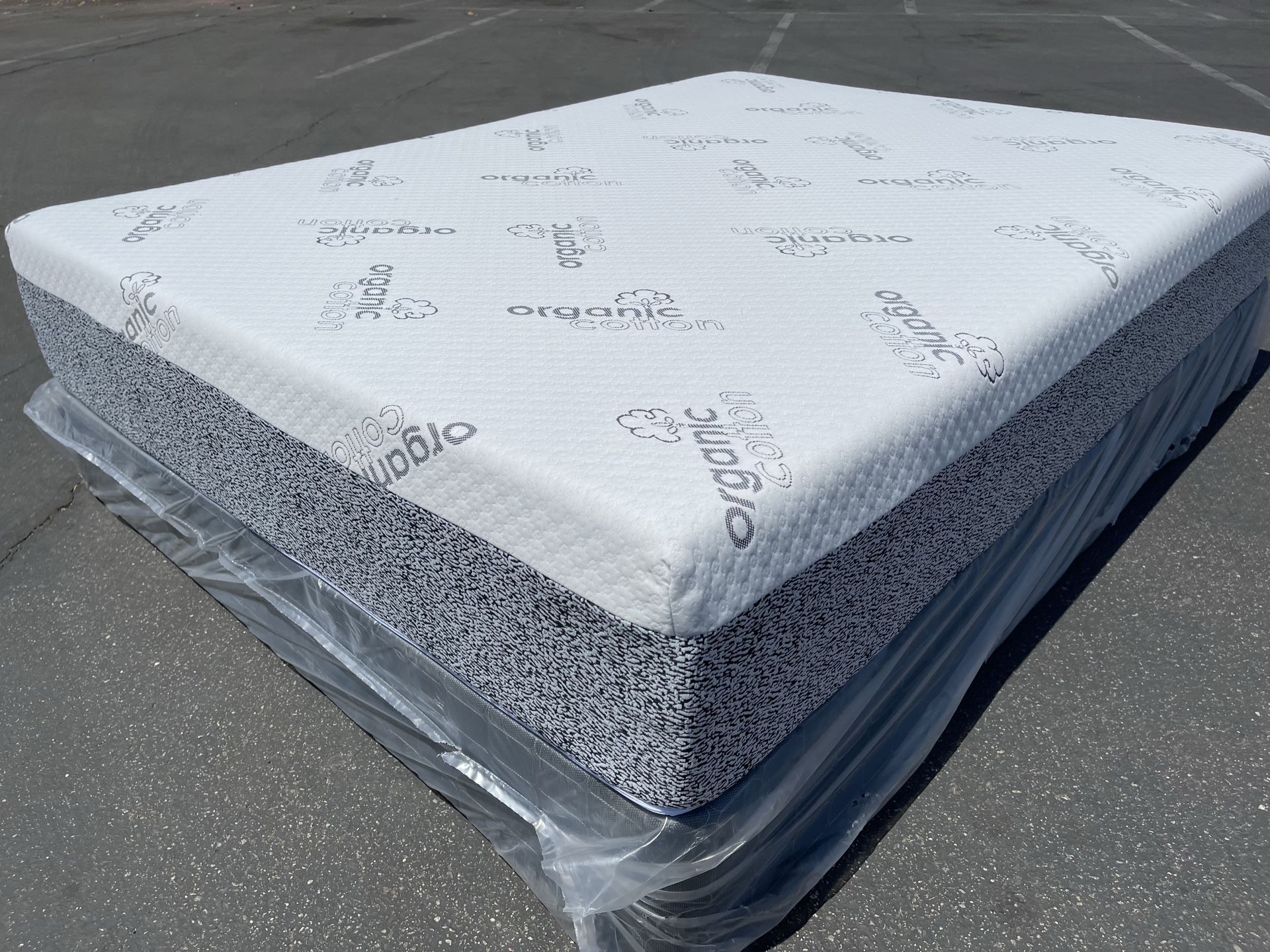 Queen Cooling Gel Hybrid Memory Foam Mattress!