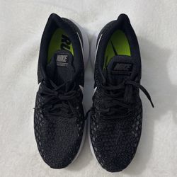 Men’s Nike Zoom Pegasus 35 Running Tennis Size 9