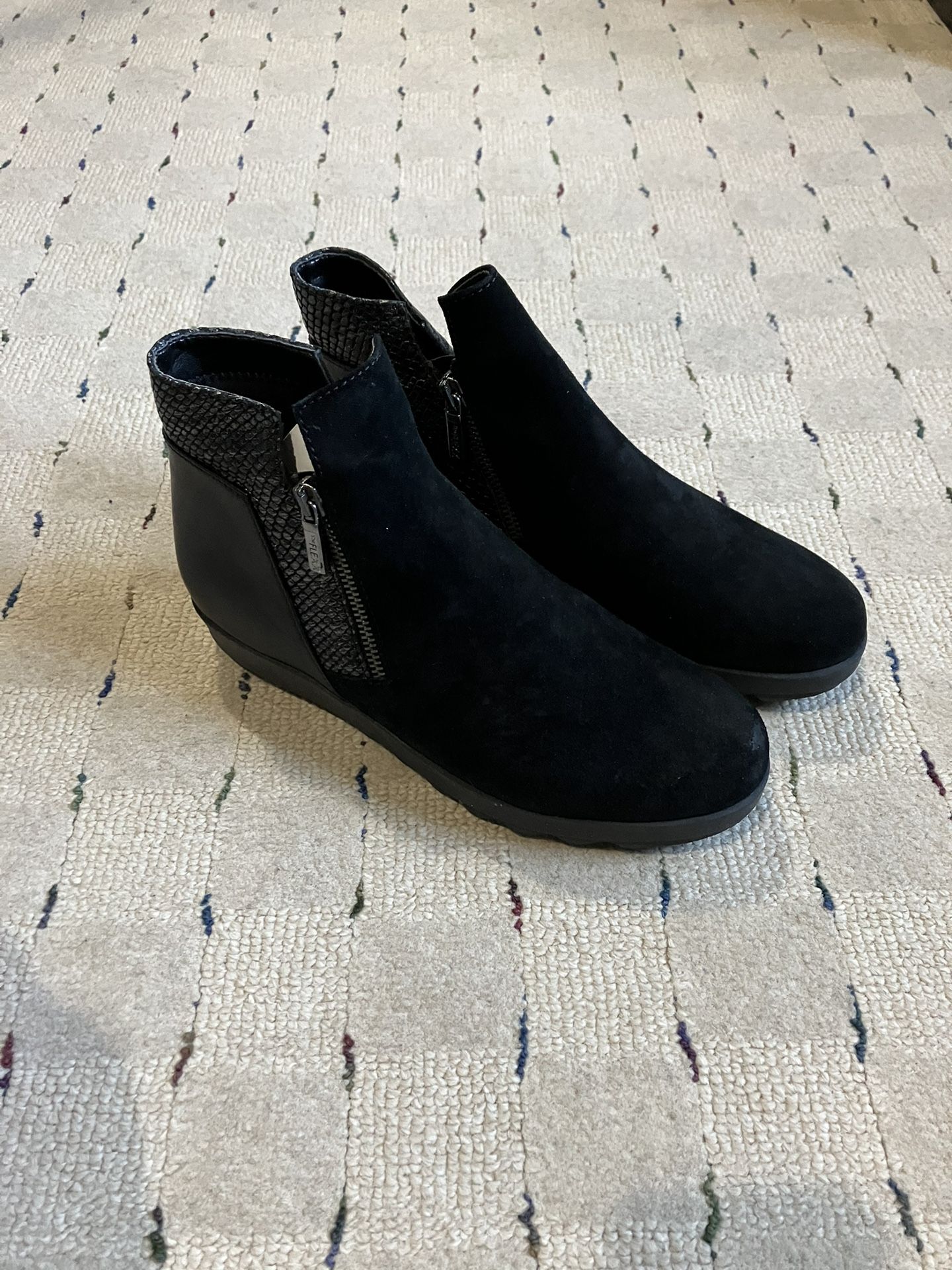 The FLEXX Black Booties Size 7.5