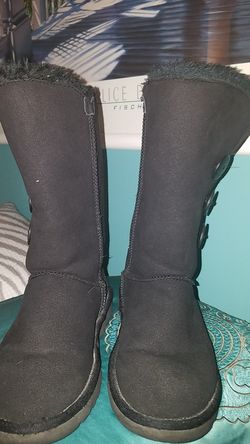 Uggs size 6 mint pet smke free serious only