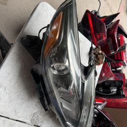 Nissan Altima Right Headlight Oem