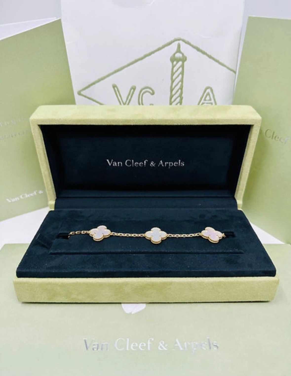 Van Cleef and Arpels Bracelet White