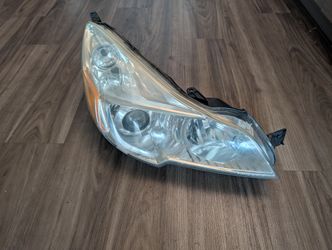 Left (Passenger side) OEM Subaru Outback/ Legacy Headlight Assembly 2012 (Fits 2012-2014