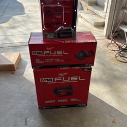 Milwaukee M18 Compressor / Skilsaw / Battery/charger
