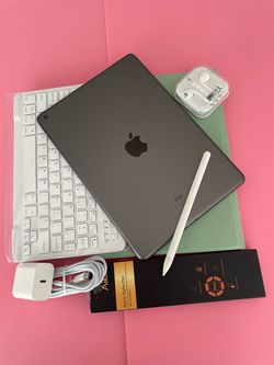 Apple IPad 8th Generation (10.2” Retina /Latest iOS 26/ 2020 model) 32GB with stylus pen, keyboard & Accessories