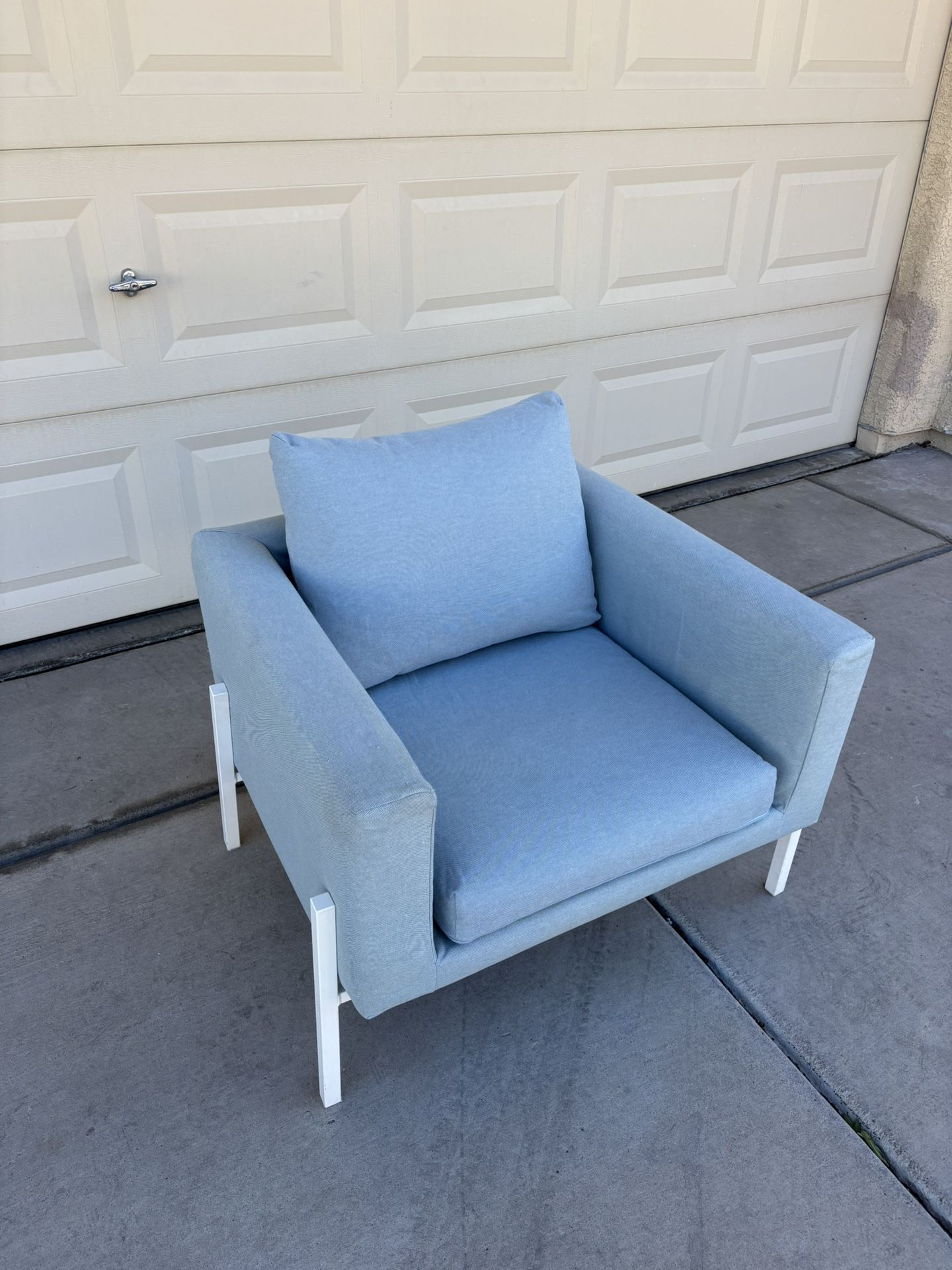 LIGHT BLUE LOUNGE CHAIR