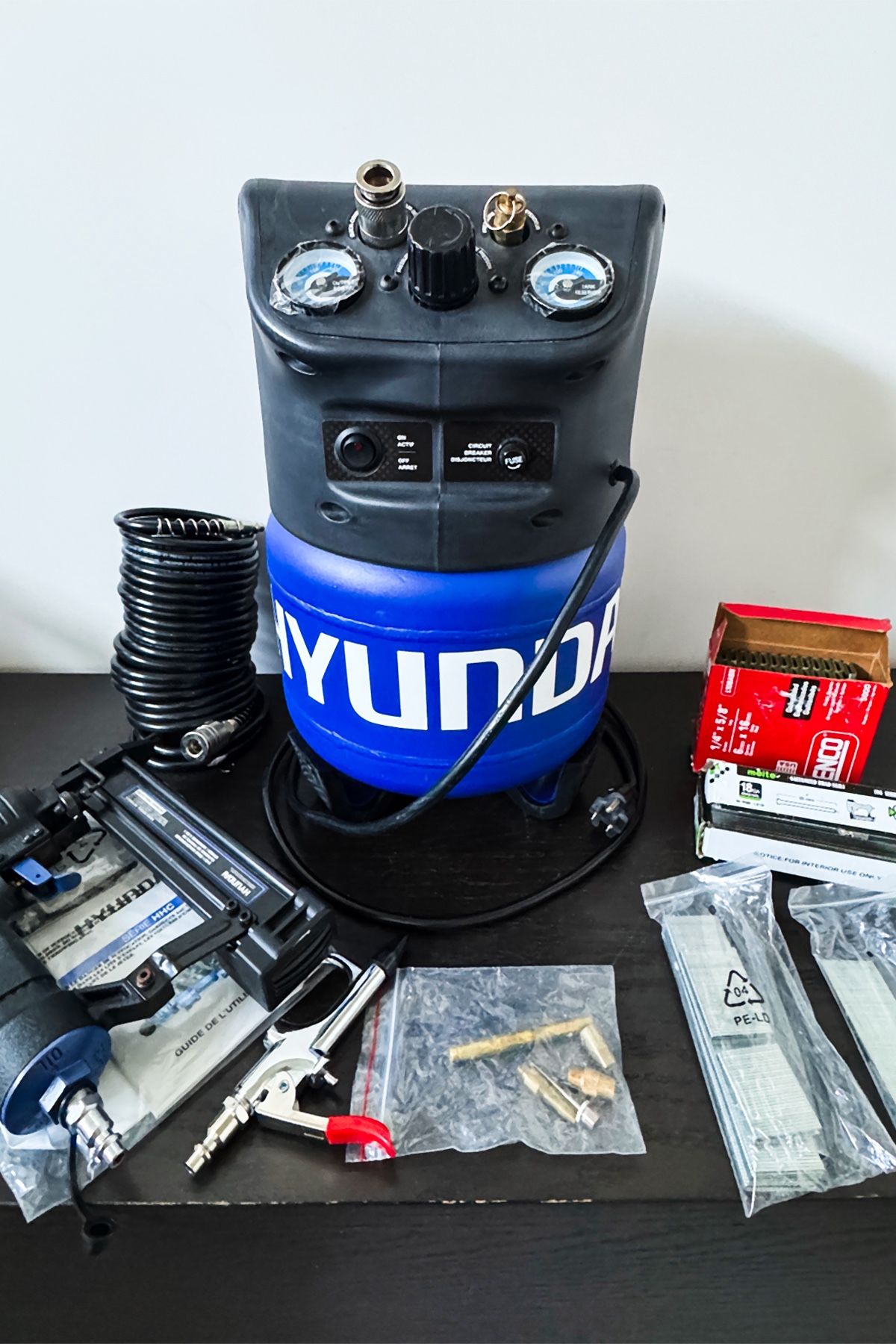 Air Compressor 2 Gal With Brad Nailer/Stapler