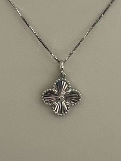 18k White Gold Four Leaf Flower Necklace