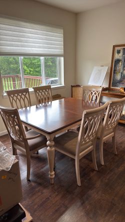 Dining Table w/ Leaf & 6 Chairs