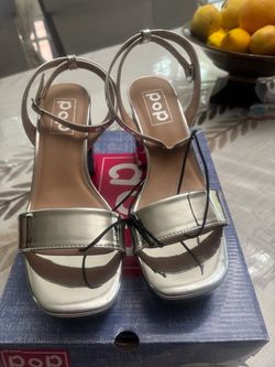 Zapatos de mujer nuevos