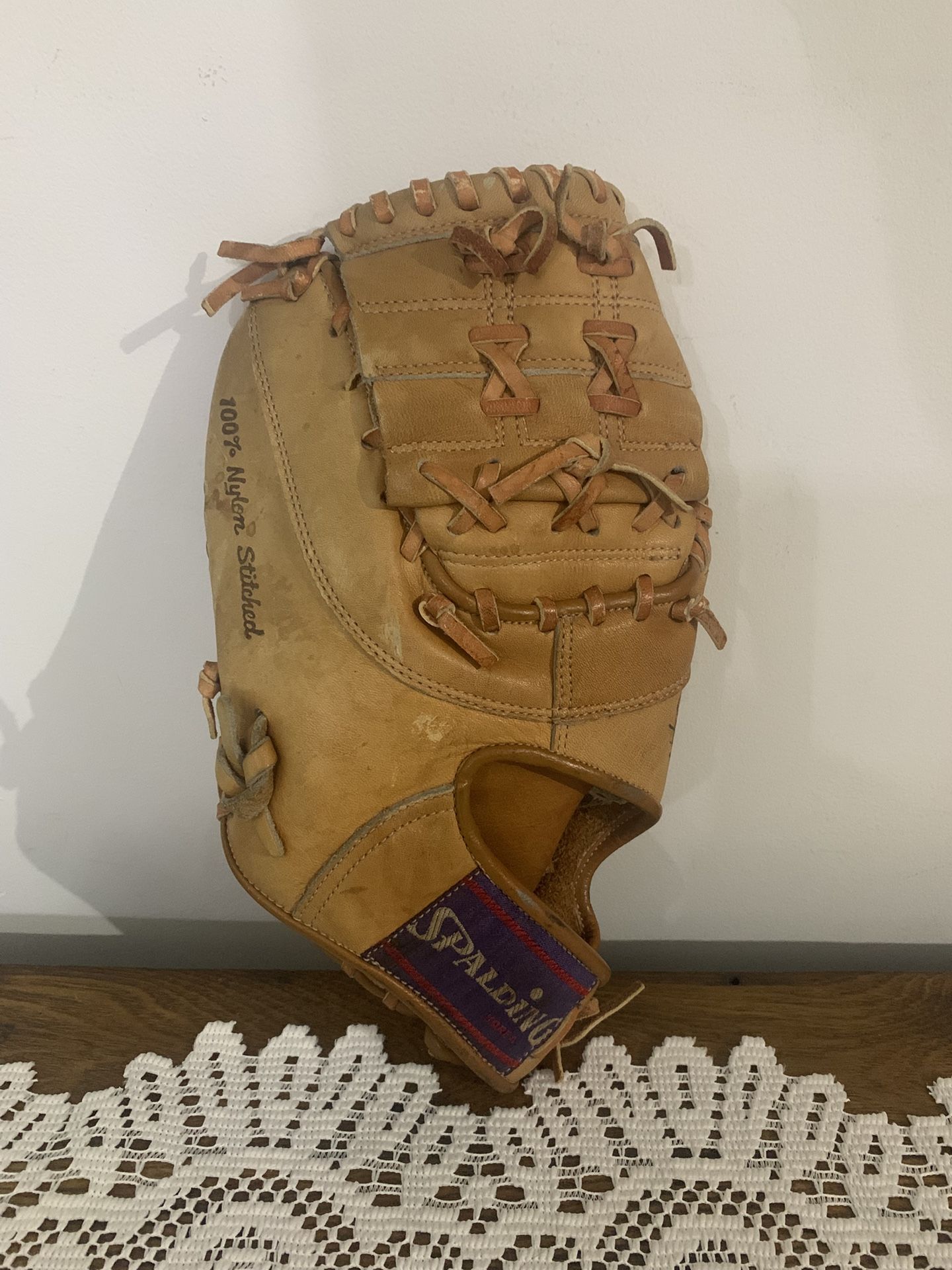 Vintage Spaulding Mike Hegan First Baseman LHT Baseball Glove