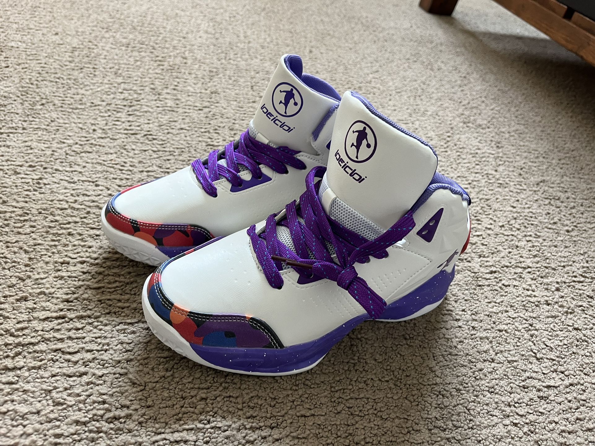 Brand New Kids/Ladies Size 6 Basketball Sneakers 