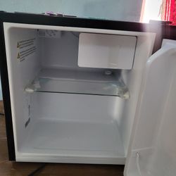 HiSense Small Refrigerator Clean Asking $30
