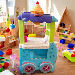 Play-Doh Kitchen Creations Ultimate Ice Cream Toy Truck Playset plus Tons of Extras