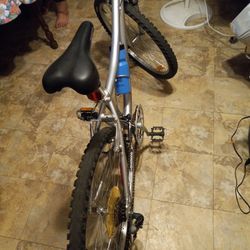 New Montain Bike 26X4,0 Inch INFINITY PREAK AND SHIFTING VERY GOOD EVRYTHING IS GOOD 