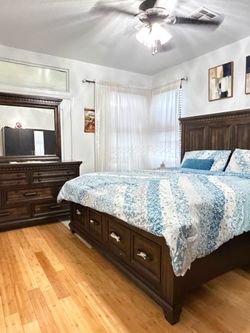 Solid Wood Bedroom Set – Bed, Dresser & Mirror