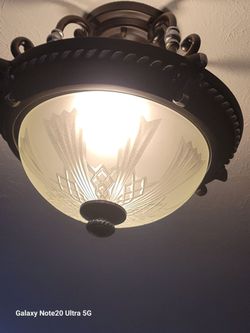 Ceiling light fixtures