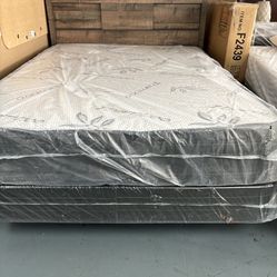 Cama Queen . Con Colchones $650 . 