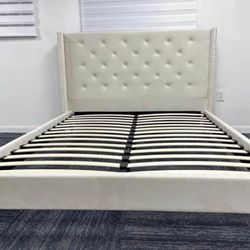 New Queen Platform Bed. Available In Beige Gray Or Black 