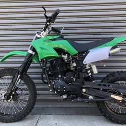 New 250cc 4 Stroke Gas Dirt Bike 