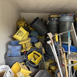 Janitorial Trash Cans And bucket/wringers