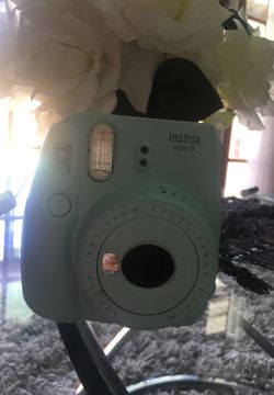 Instant camera