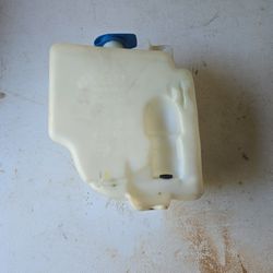 91-2002 MK3 Volkswagen Windshield Wiper Container 