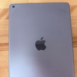 Apple iPad 5th Generation 32GB Space Gray Wifi. 