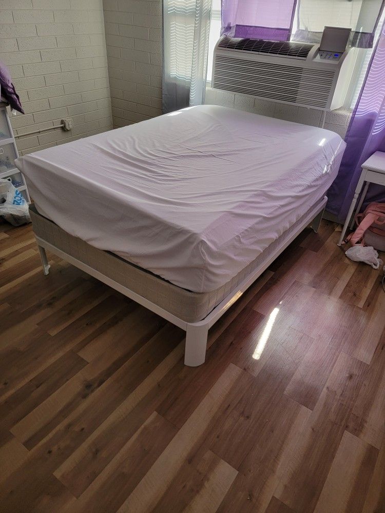 White Modway Corinne Bed Frame (Full/Double) + Mattress + Mattress Board