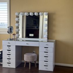 Vanitii Beauty Mirror