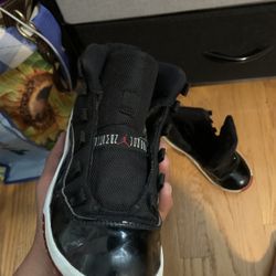 Jordan 11 S   Size 2.5 Youth  20$