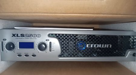 XLS 2500 AMP W/ XOVER & LIMITR 120V