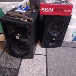 2 Jbl Dj Speakers Like Brand New They're $150 A Piece Asking 165For The Pair