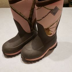 Kids Muck Boots Size 11