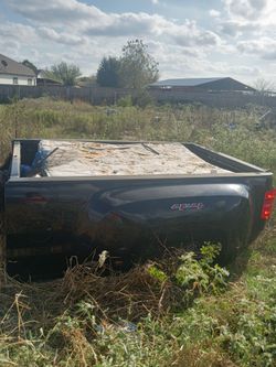 2014-2018 4x4 Dully Chevy truck bed with back up camera