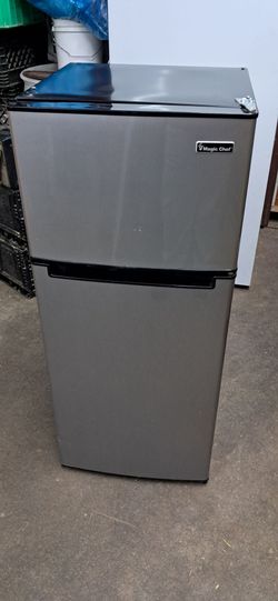 Magic Chef Mini Fridge with Top Freezer