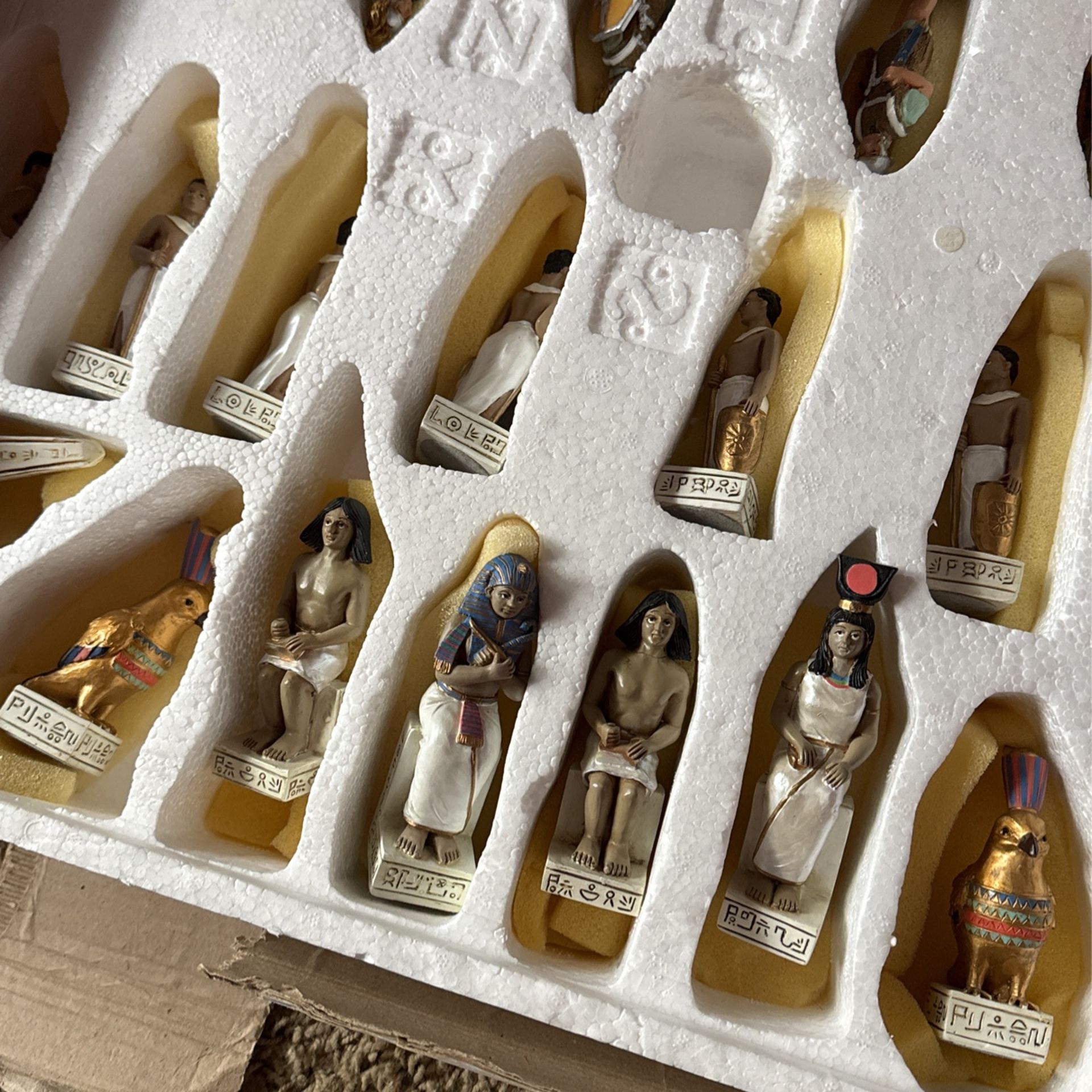 Cleopatra Chess Set