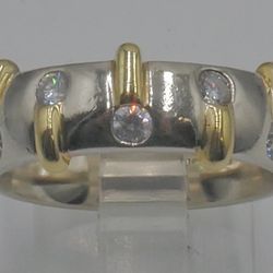 14KT WHITE AND YELLOW GOLD RING 10.6 GR SIZE 8 W 4 DIAMONDS 0.33PTS VERY GOOD CONDITION. 867005-1.