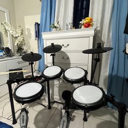 Alesis Nitro Max Electronic Drum