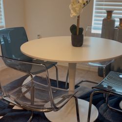IKEA Dining Set – Round White Table with 4 Modern Clear Chairs
