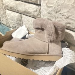 UGG  Women’s Size 6
