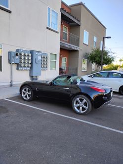 2006  GM sport convertible Pontiac solstice 4 cyl 2.4 stick shift