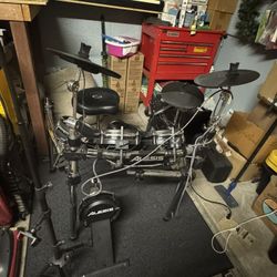 Alesis Command Mesh Electric Drum Set w/ Drum Mat